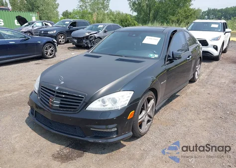2011 Mercedes-Benz S 63 Amg z USA, uszkodzony, nr VIN WDDNG7EB4BA386400